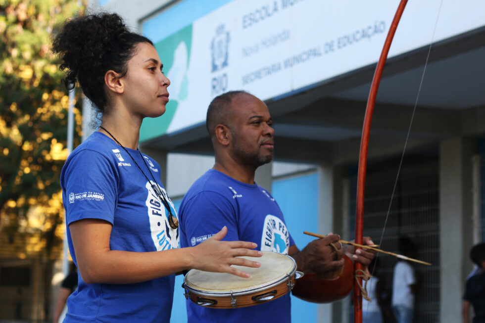 Luta Pela Paz leva capoeira às escolas públicas do Complexo da Maré 