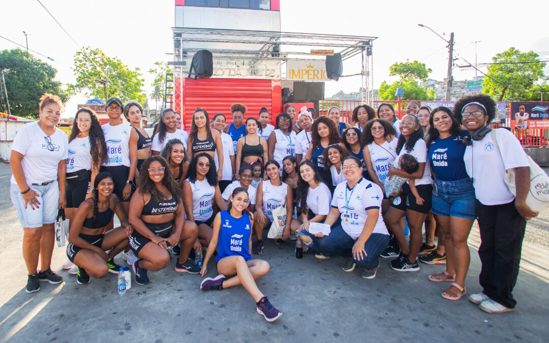 Treinão aberto reúne mulheres da Maré em celebração ao mês das mulheres
