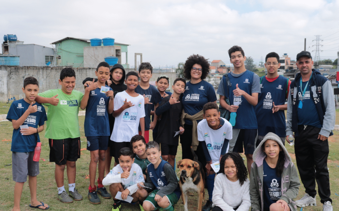 Alunos do Projeto Comunidade Segura participam de aulas de conscientização sobre os riscos nas faixas de dutos