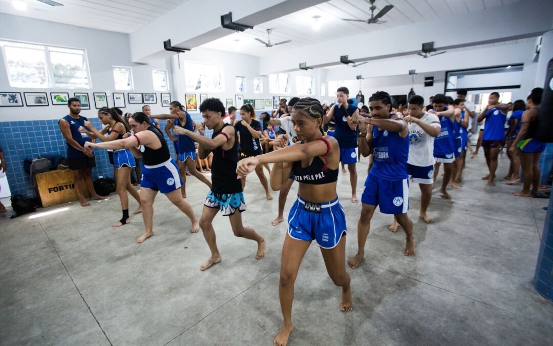 Atletas da Paz: conheça o projeto da Luta pela Paz que oferece esporte e desenvolvimento pessoal no Complexo da Maré