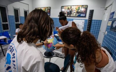 Educação que transforma: reforço escolar auxilia no desenvolvimento de jovens da Maré