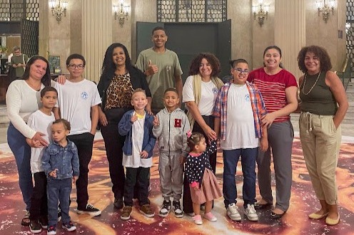 Passeio ao Centro Cultural Banco do Brasil (CCBB) fortalece acesso à cultura para alunos com necessidades específicas